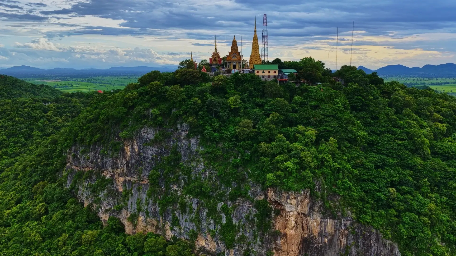 ការតភ្ជាប់ទូរគមនាគមន៍នៅខេត្តបាត់ដំបង